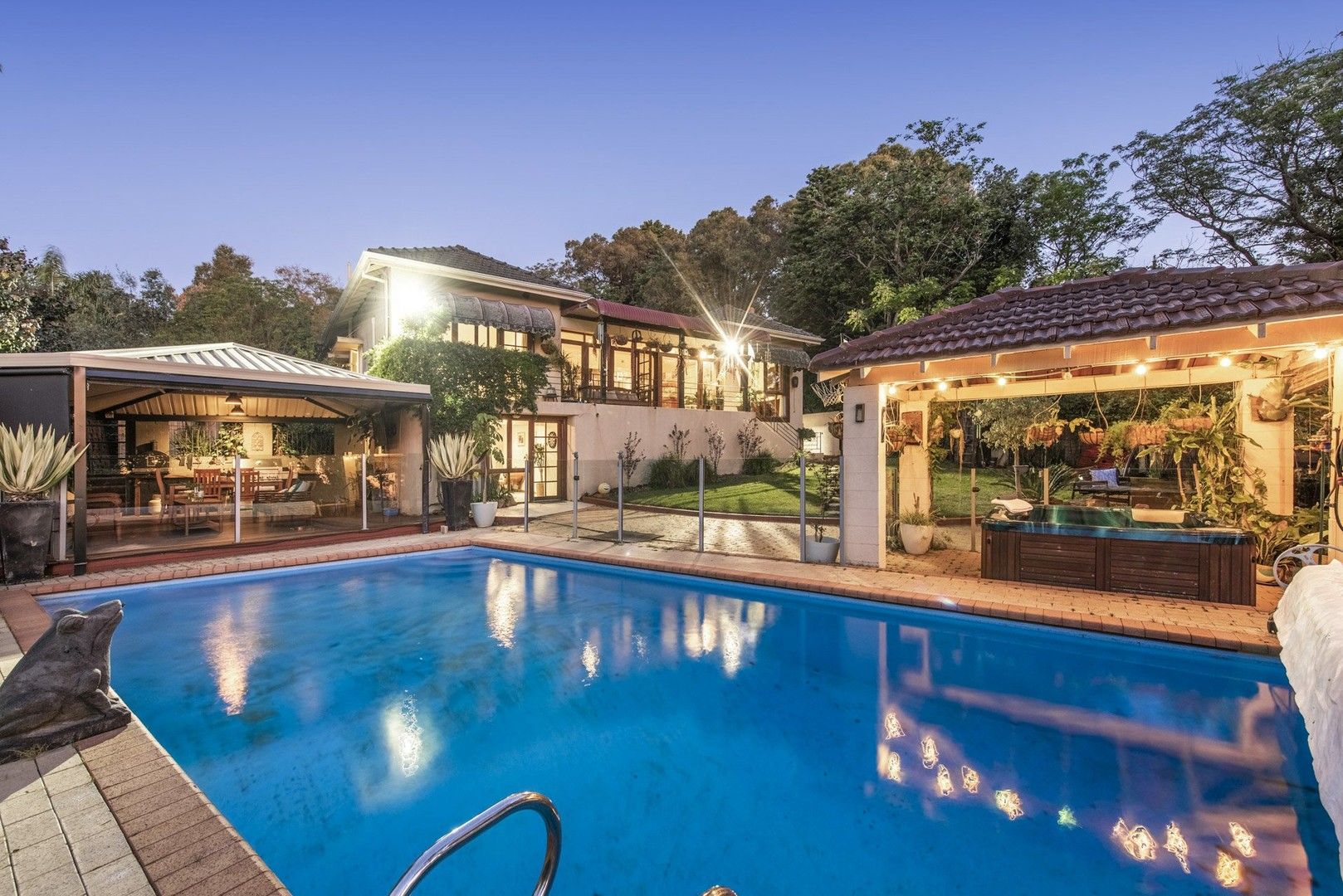 4 bedrooms House in 9 Alpine Road KALAMUNDA WA, 6076