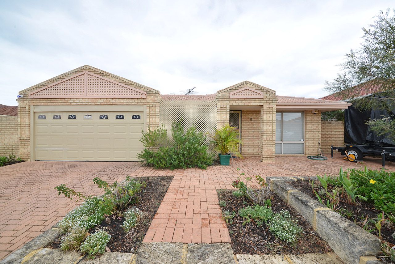 4 bedrooms House in 5 Ormiston Gardens CLARKSON WA, 6030