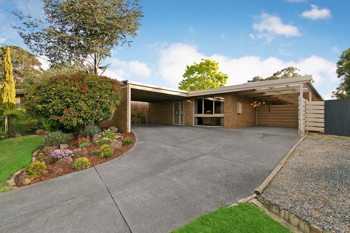 17 Ingleside Crescent, Glen Waverley VIC 3150