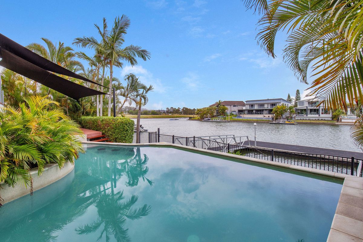 5 bedrooms House in 84 Southaven Drive HELENSVALE QLD, 4212