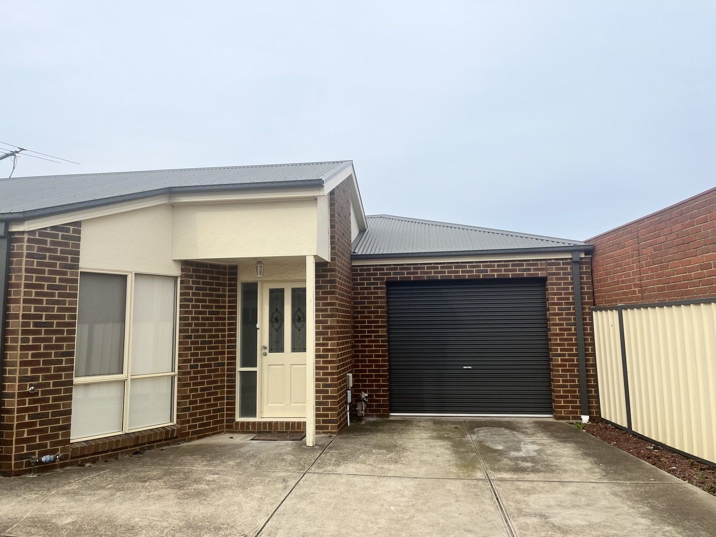 3 bedrooms Apartment / Unit / Flat in 2/2 Pitanga Gardens WERRIBEE VIC, 3030