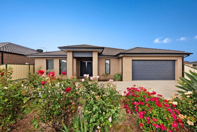 5 bedrooms House in 12 Foxdale Place CAIRNLEA VIC, 3023