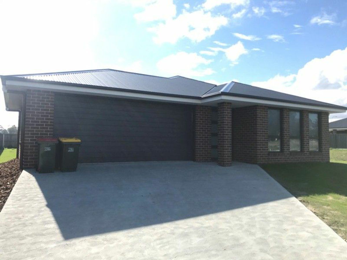 3 bedrooms House in 43 Sundowner Avenue LEGANA TAS, 7277