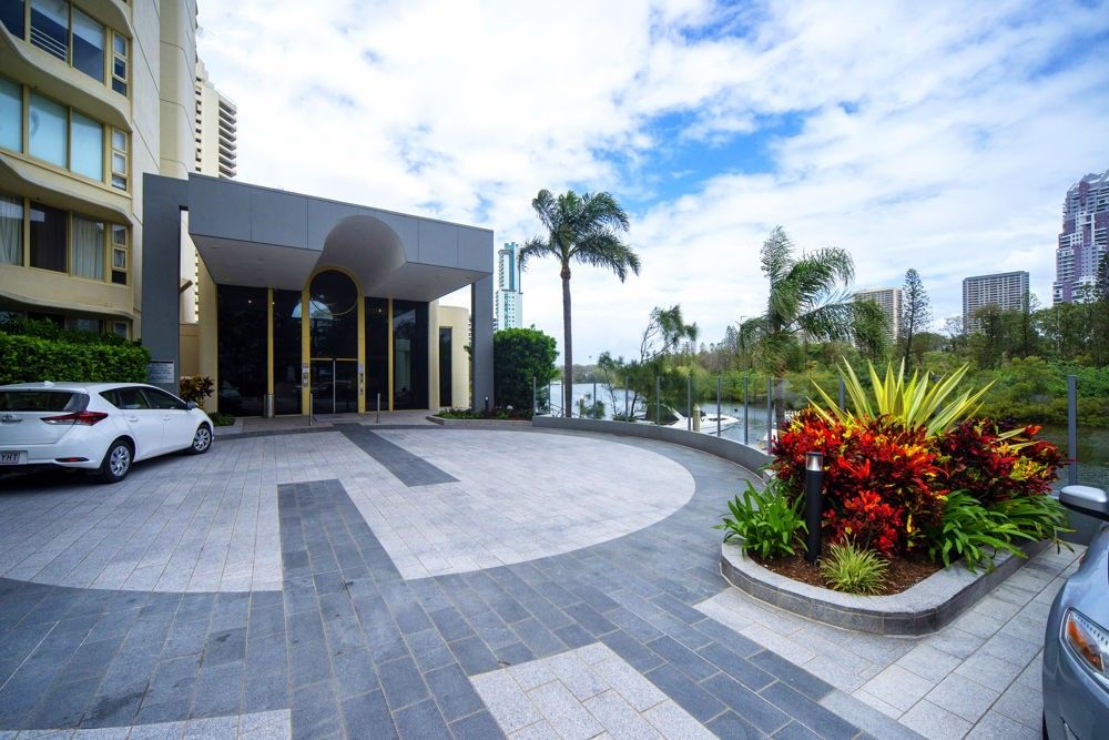 3 bedrooms Apartment / Unit / Flat in 34 1 MAIN BEACH QLD, 4217