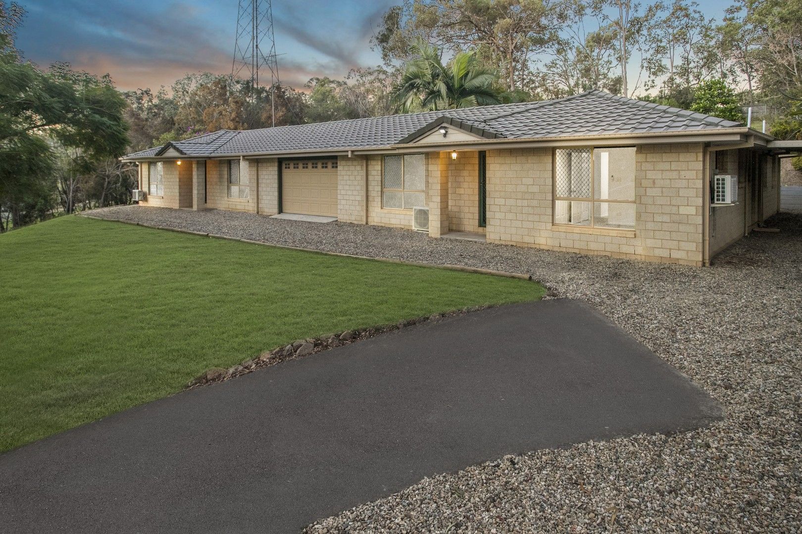 6 bedrooms House in 16 Starling Street WARNER QLD, 4500