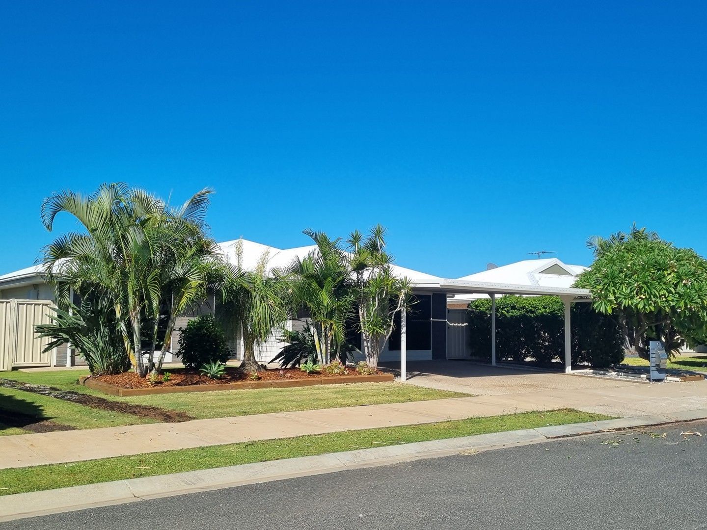 4 bedrooms House in 5 Spellman EMERALD QLD, 4720