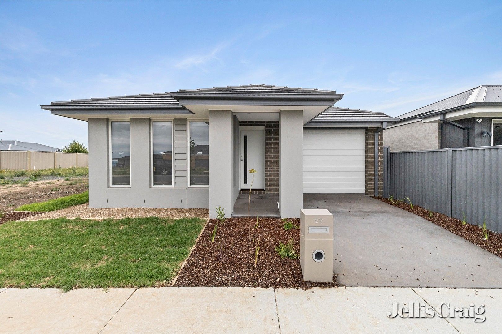 3 bedrooms House in 27 Vetrano Avenue WINTER VALLEY VIC, 3358