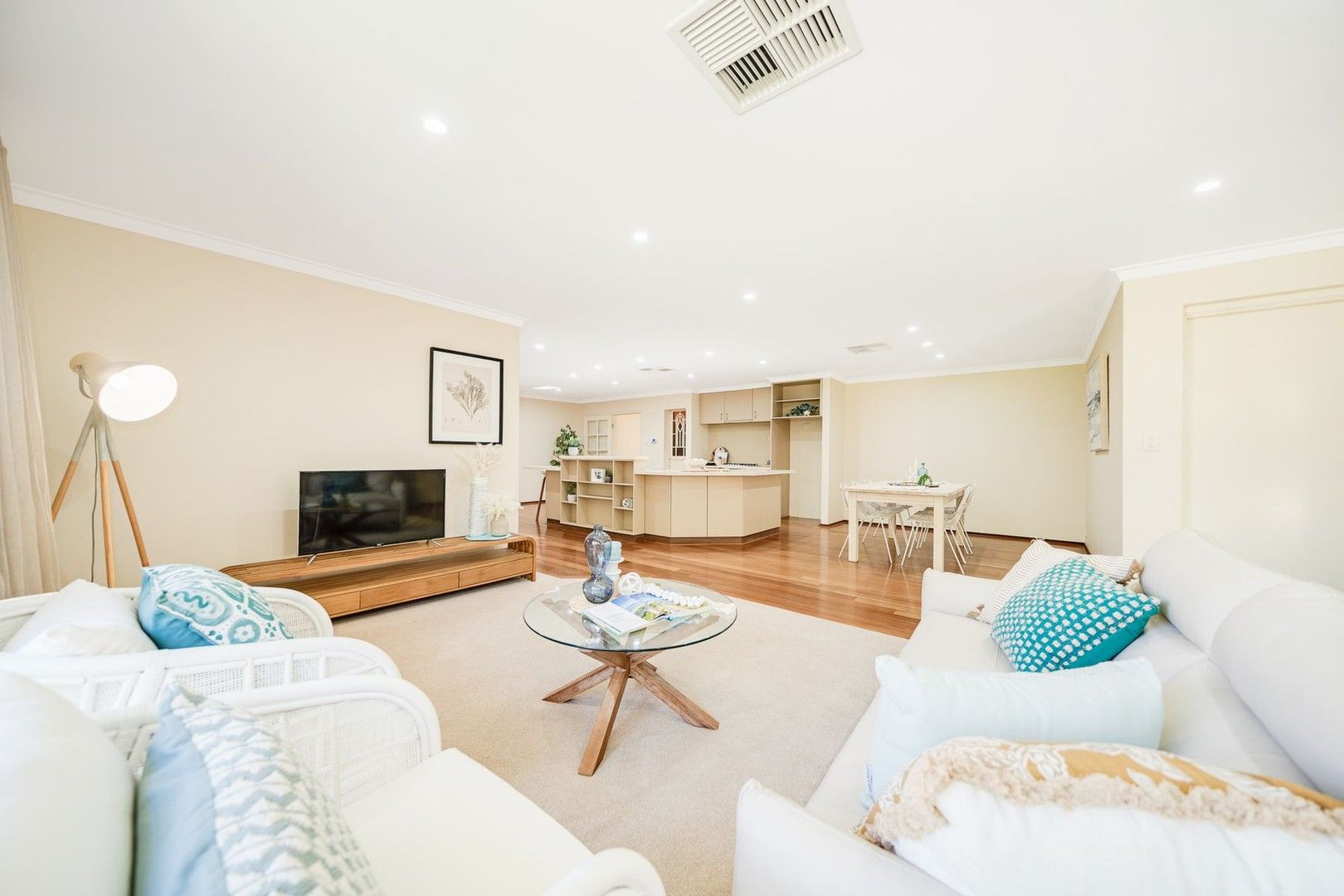 4 bedrooms House in 6 Warrigal Way GREENWOOD WA, 6024