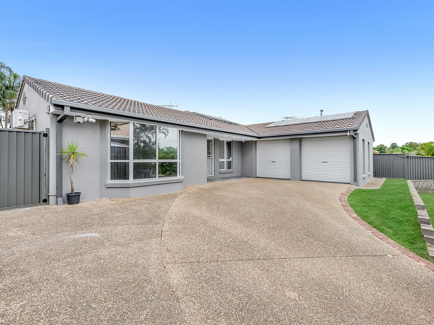 4 bedrooms House in 498 Westlake Drive RIVERHILLS QLD, 4074