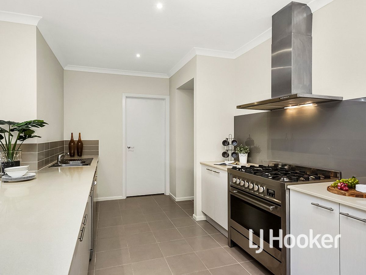 16 Tiarella Street, Point Cook VIC 3030, Image 2