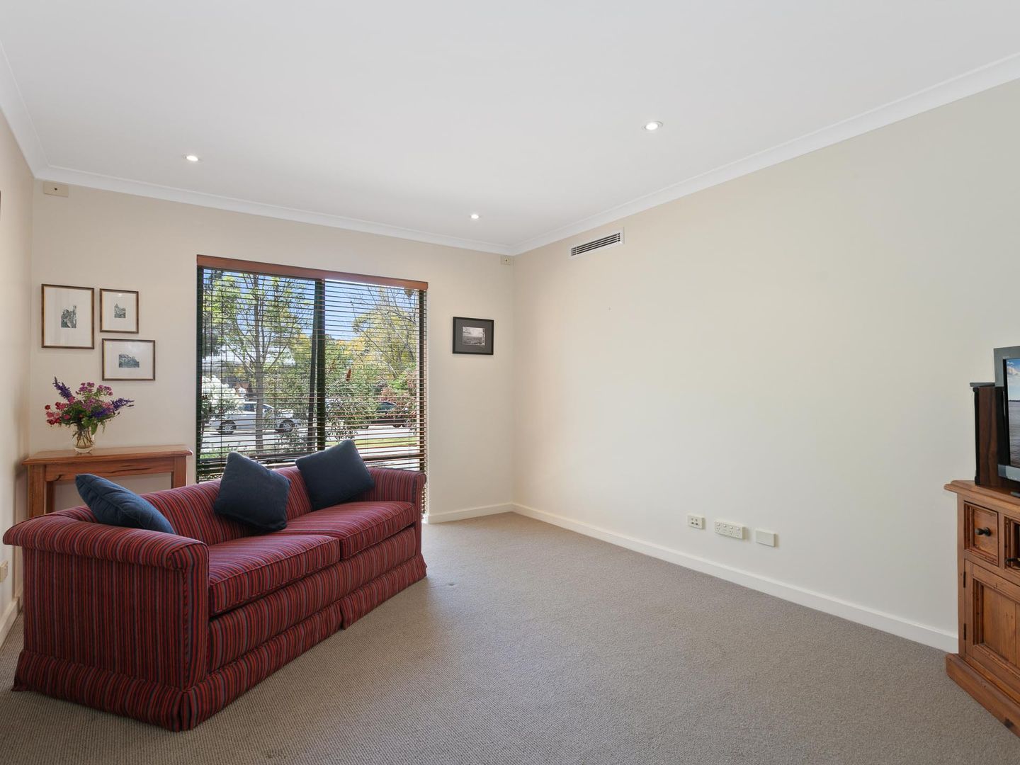 2 Batavia Way, Salter Point WA 6152, Image 2