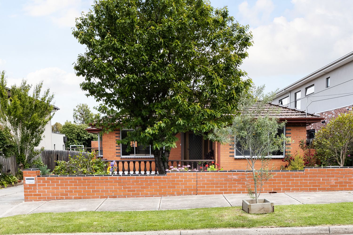 3 bedrooms House in 19 Cannes Avenue AVONDALE HEIGHTS VIC, 3034