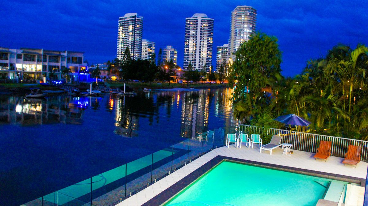 6 bedrooms House in 31 Margaroola Avenue BIGGERA WATERS QLD, 4216