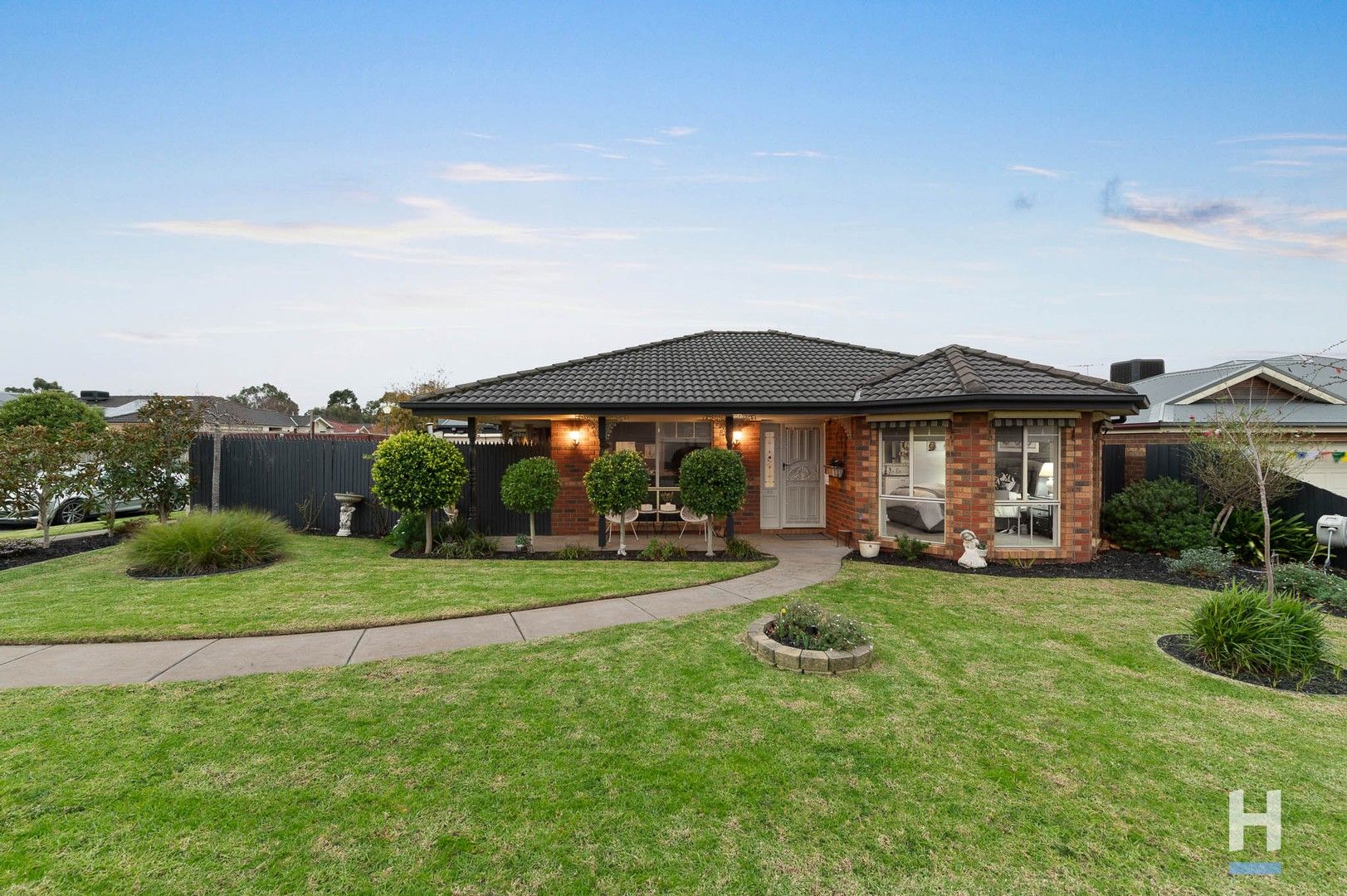 5 bedrooms House in 10 Ashmore Avenue NARRE WARREN SOUTH VIC, 3805