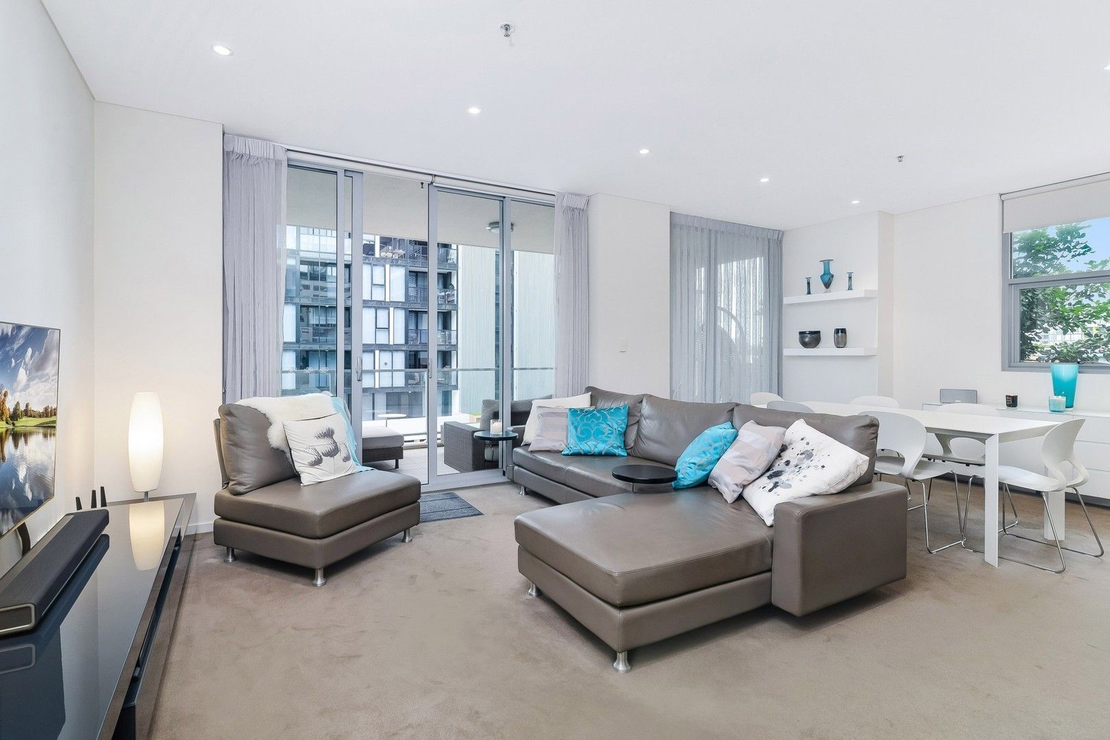 2 bedrooms Apartment / Unit / Flat in 516A/8 Bourke Street MASCOT NSW, 2020