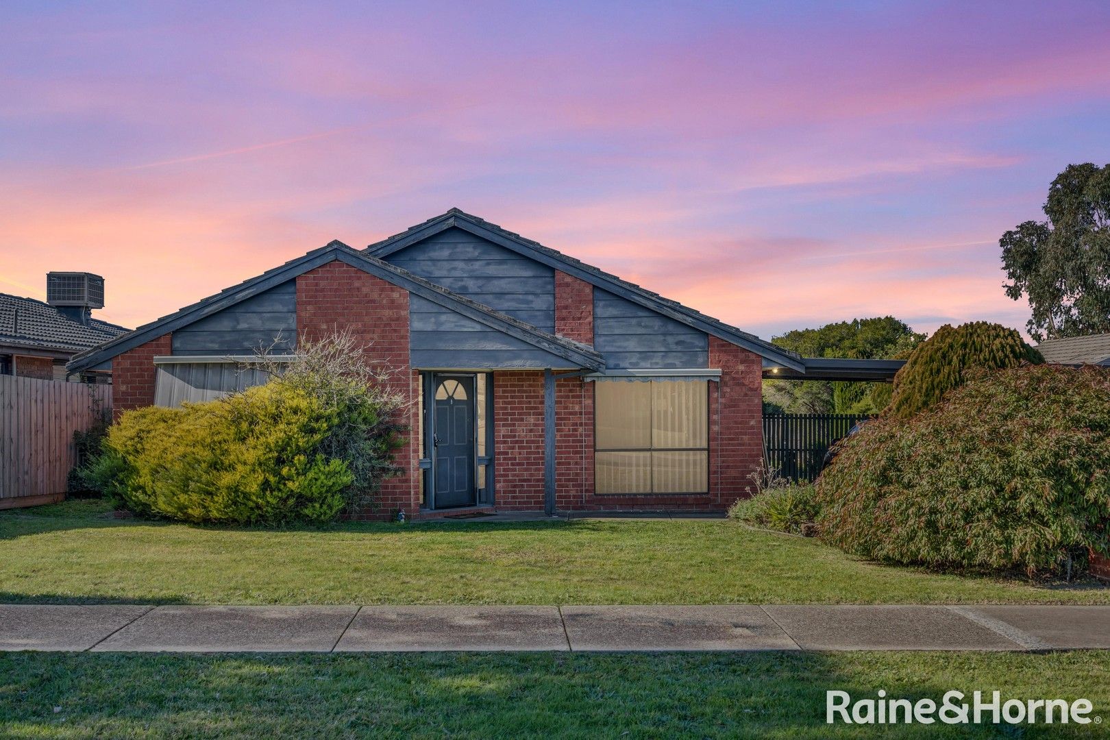3 bedrooms House in 8 Manning Court SUNBURY VIC, 3429