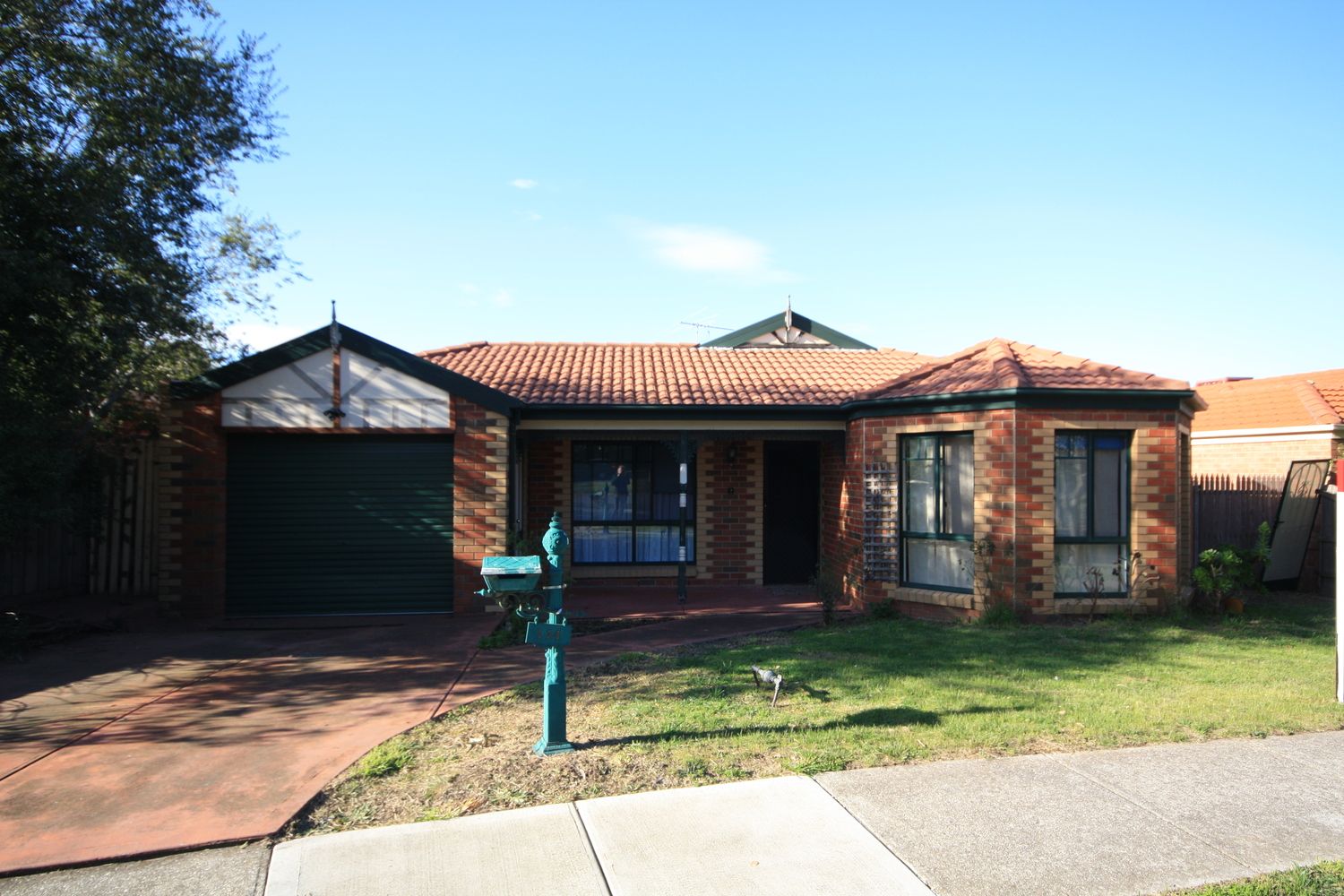 4 bedrooms House in 114 Roxburgh Park Drive ROXBURGH PARK VIC, 3064