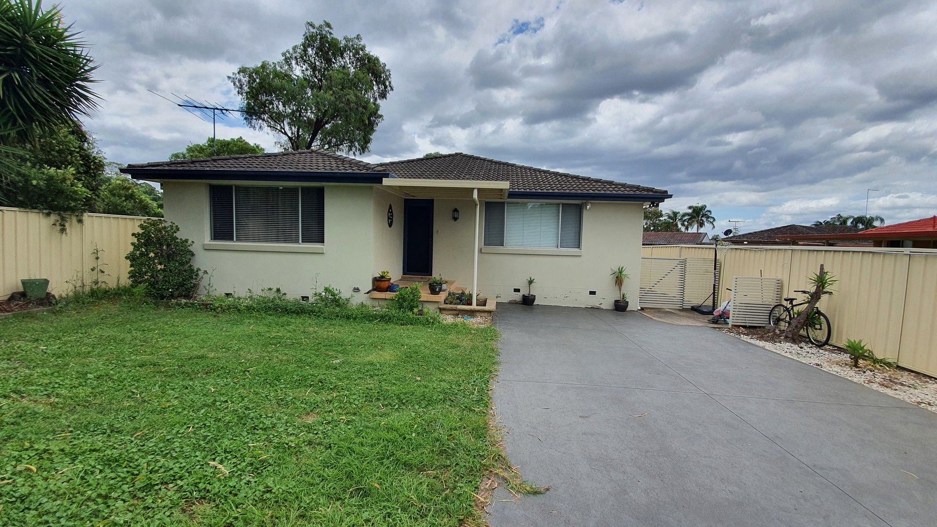 4 bedrooms House in 5 Malone Crescent DEAN PARK NSW, 2761