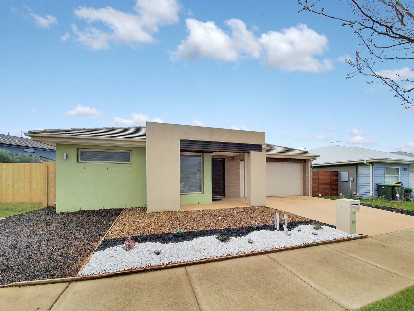 4 bedrooms House in 13-15 Middleton Road ARMSTRONG CREEK VIC, 3217