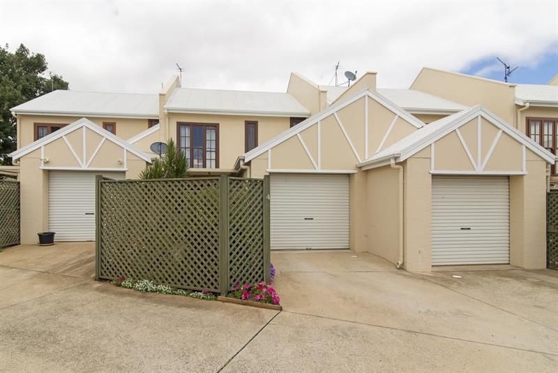 4/2 Sharon Ct, Darling Heights QLD 4350, Image 1