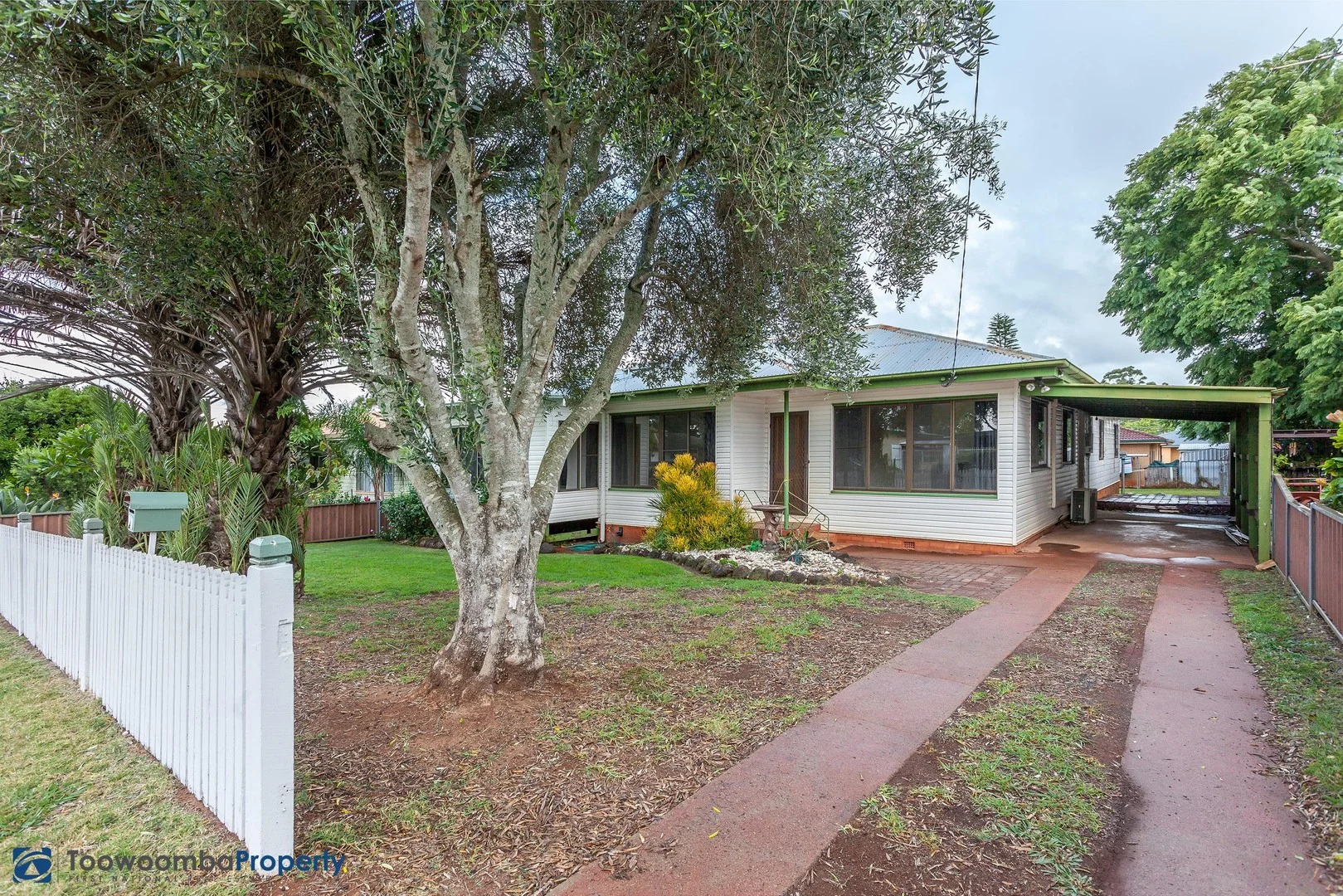 20 Welcombe Avenue, Rockville QLD 4350