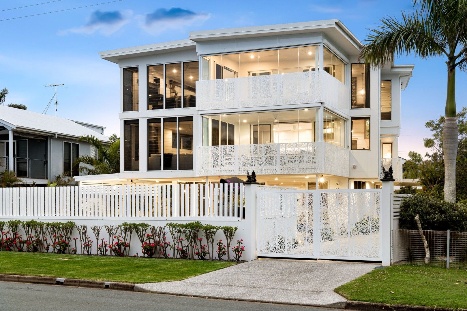 4 bedrooms House in 158 Esplanade GOLDEN BEACH QLD, 4551