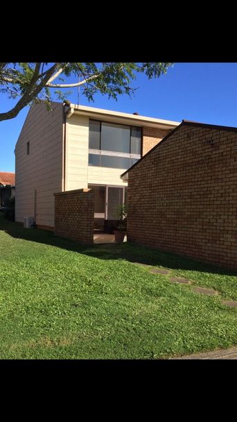2 bedrooms Apartment / Unit / Flat in 39/170 Bardon Ave BURLEIGH WATERS QLD, 4220