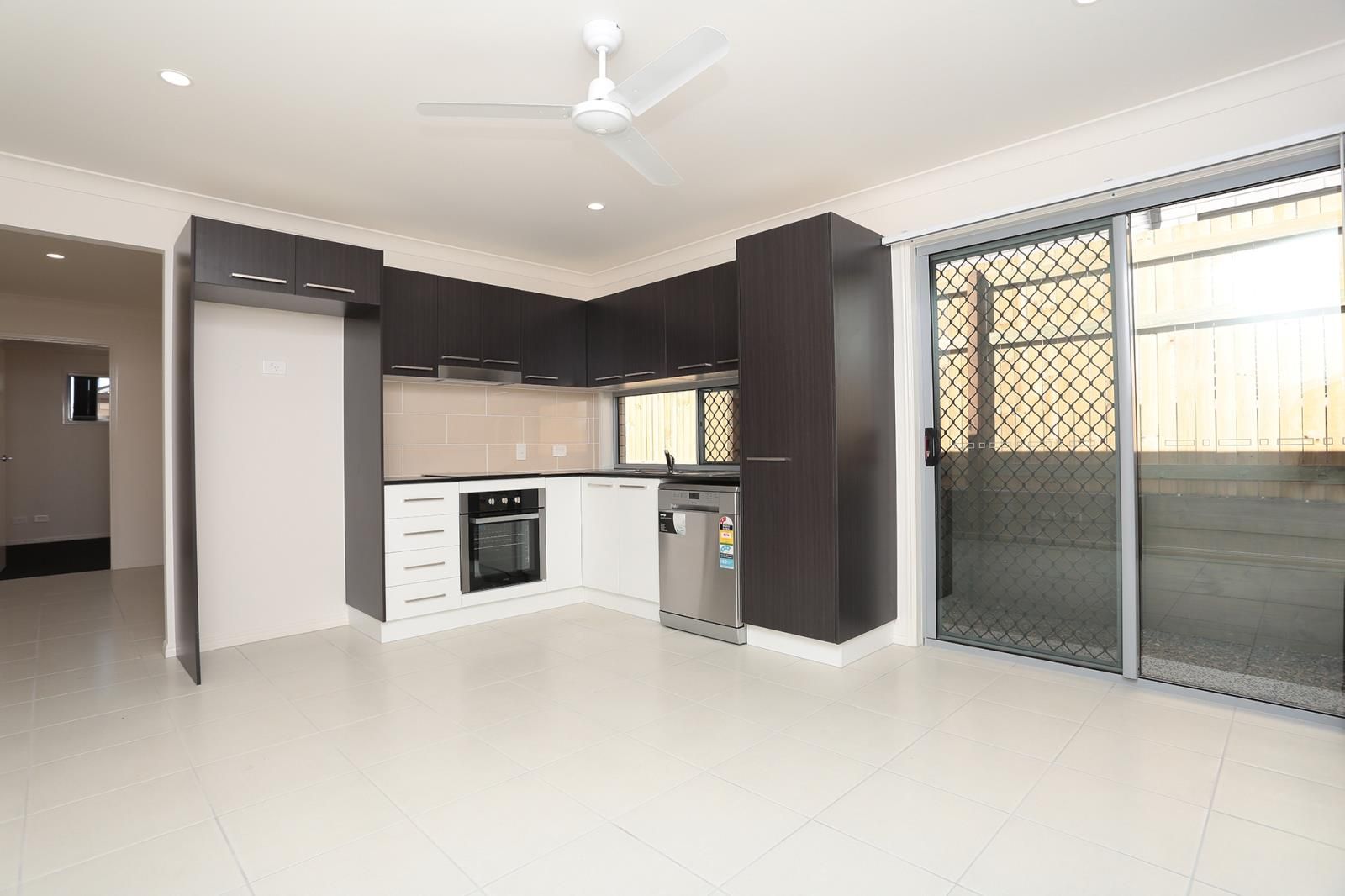 2/12 Prosperity Close, Bellbird Park QLD 4300, Image 2