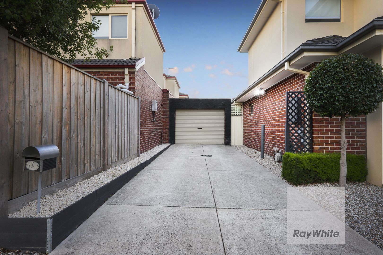 2/114 Lenoak Street, Gladstone Park VIC 3043, Image 1