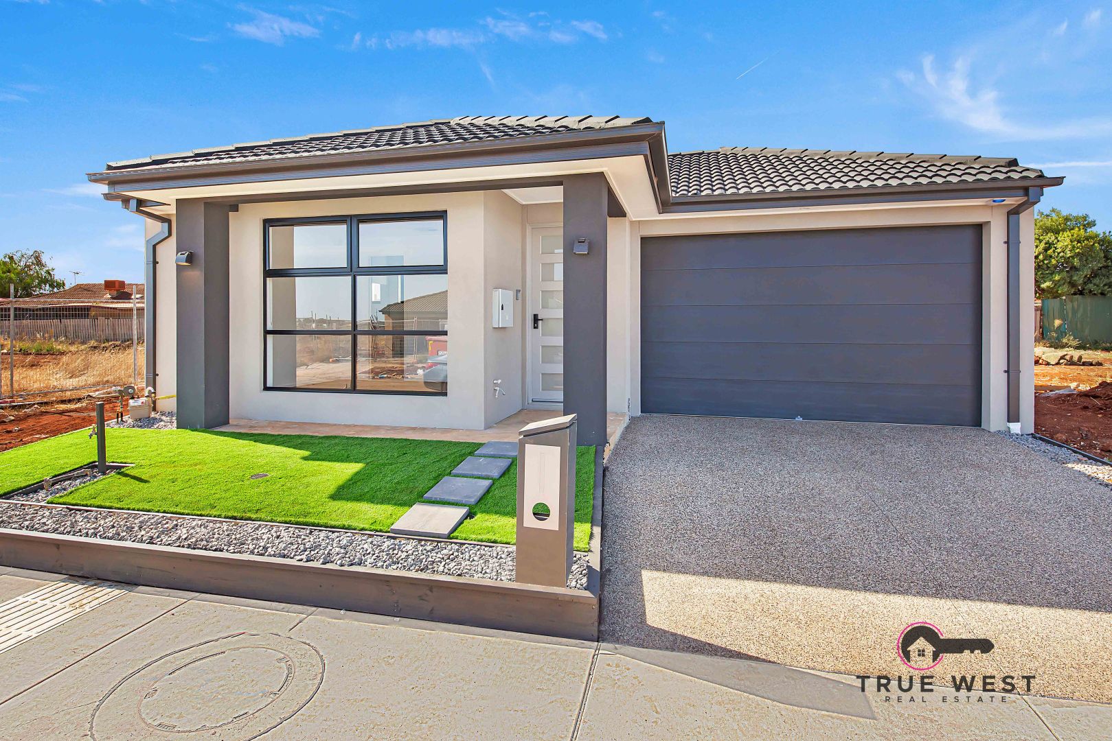 44 Hanover Circuit Melton South VIC 3338 Domain