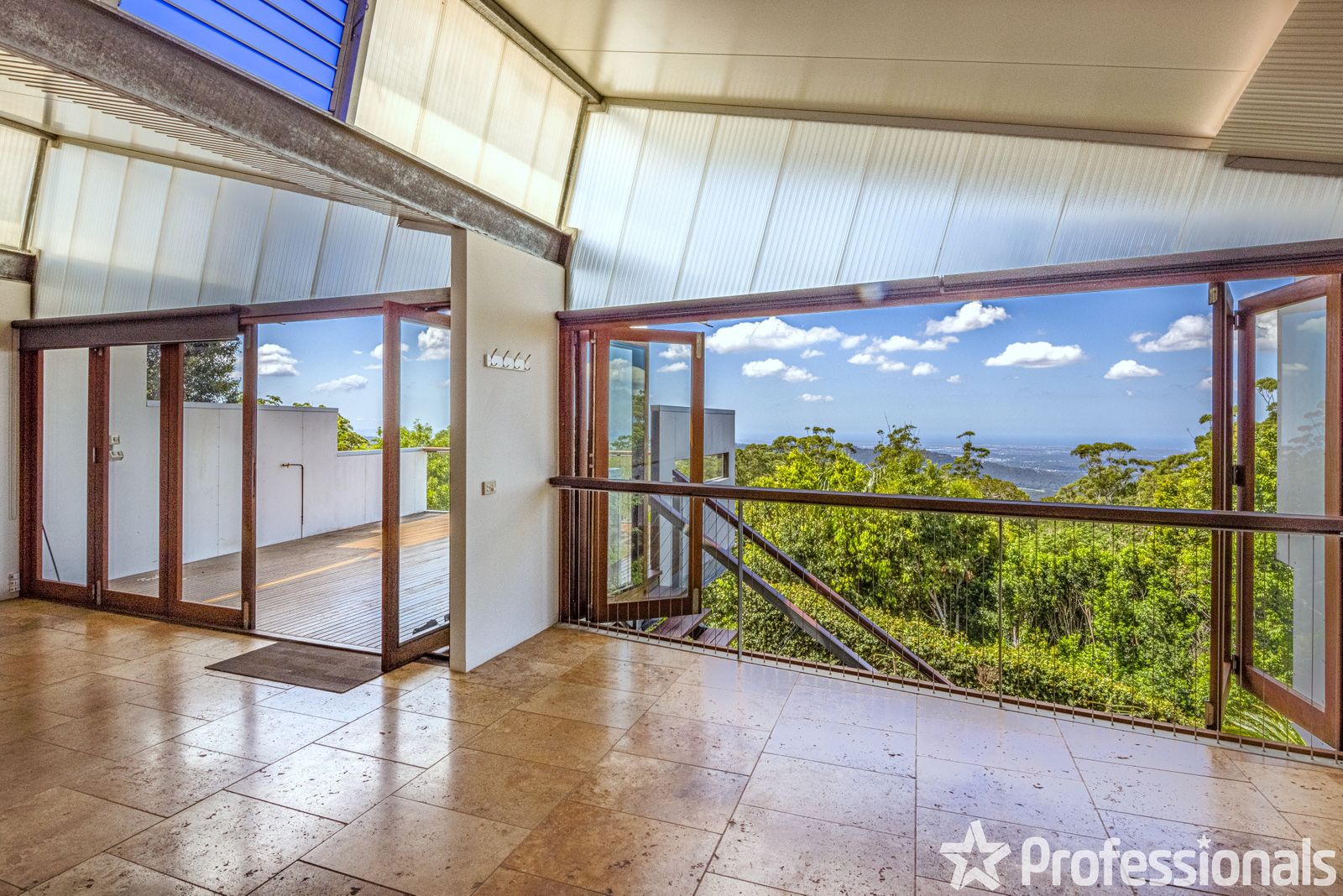 8 Areca Court, Tamborine Mountain QLD 4272, Image 2