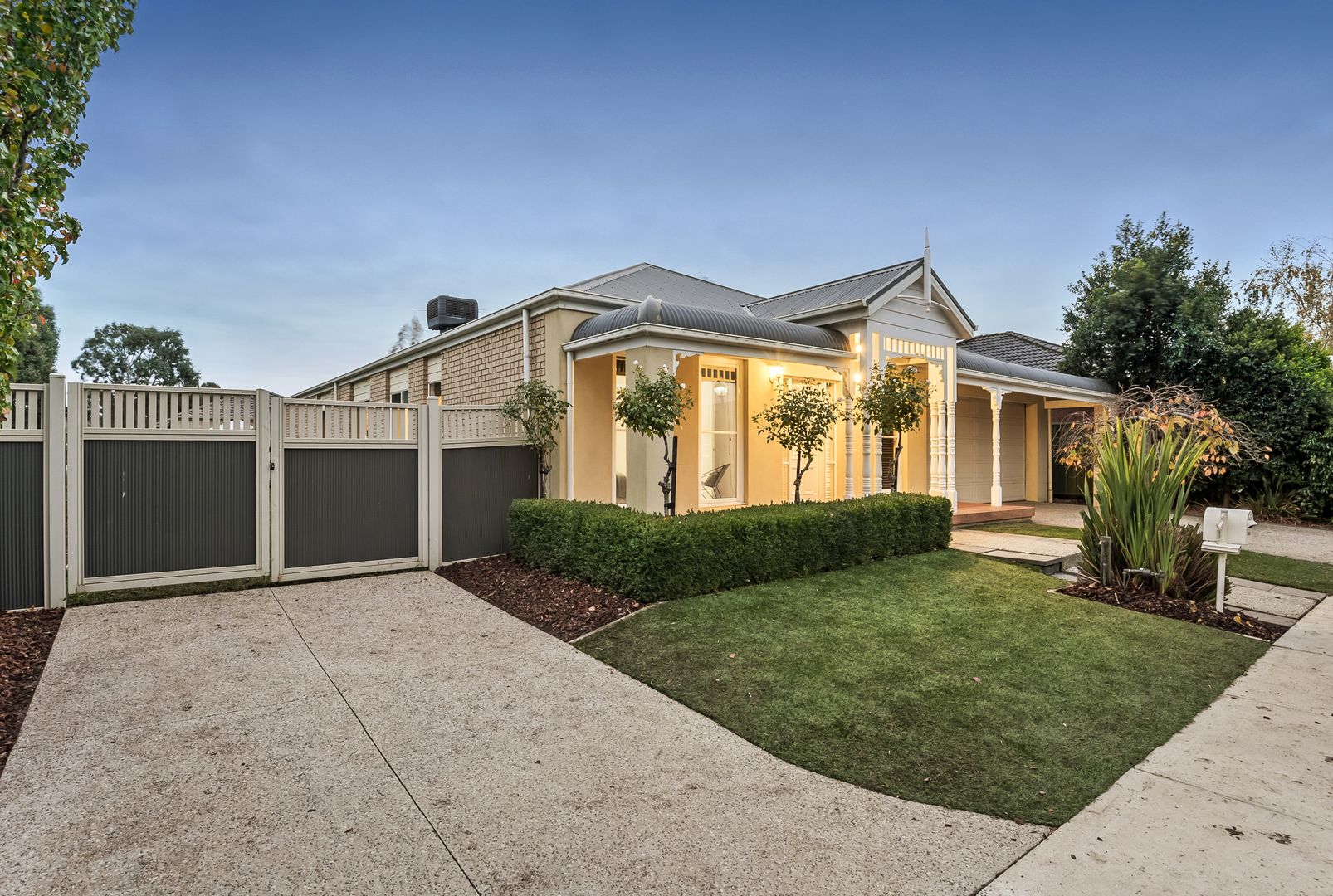 13 Swinburne Close, Craigieburn VIC 3064, Image 2