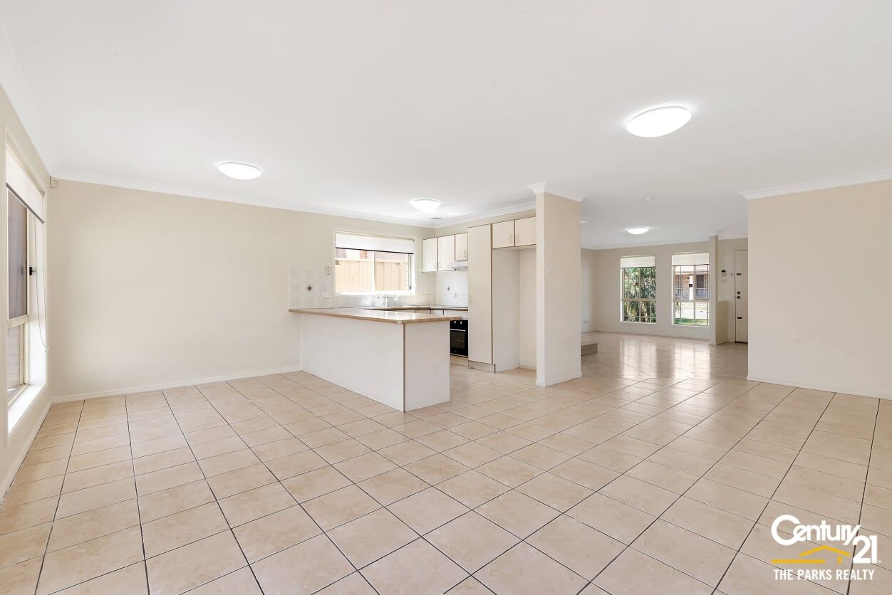 8 Cartier Crescent, Green Valley NSW 2168, Image 2