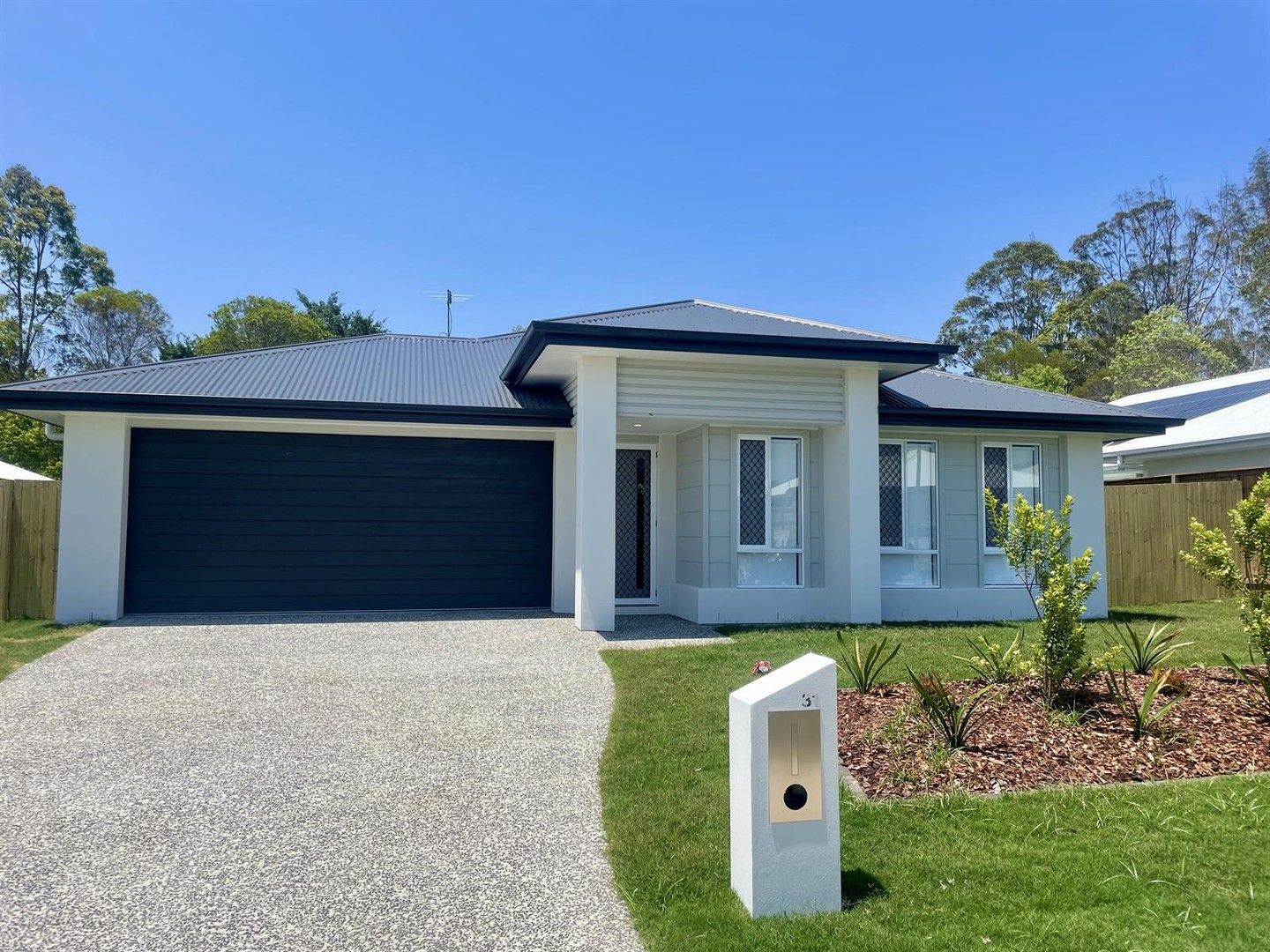 4 bedrooms House in 31 Hamilton rd WOODFORD QLD, 4514