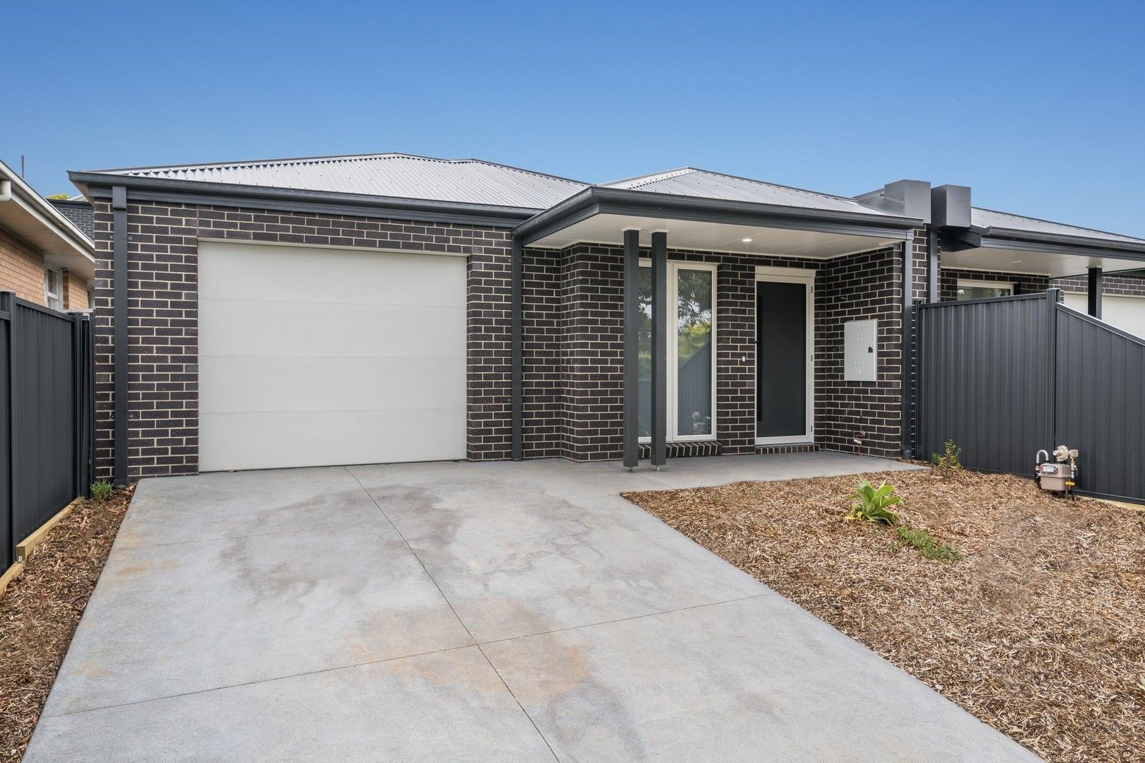 3 bedrooms Townhouse in 138A Vines Road HAMLYN HEIGHTS VIC, 3215