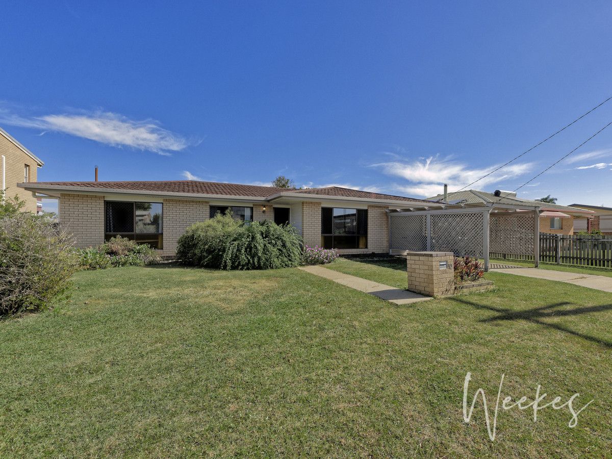 3 bedrooms House in 92 Avenell Street AVENELL HEIGHTS QLD, 4670