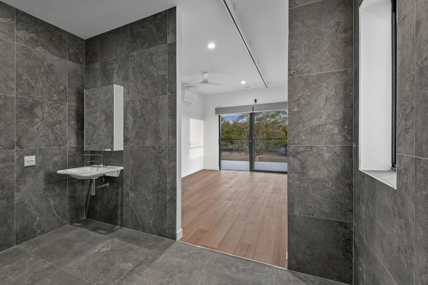 Additional image 16 of Norman Park QLD 4170