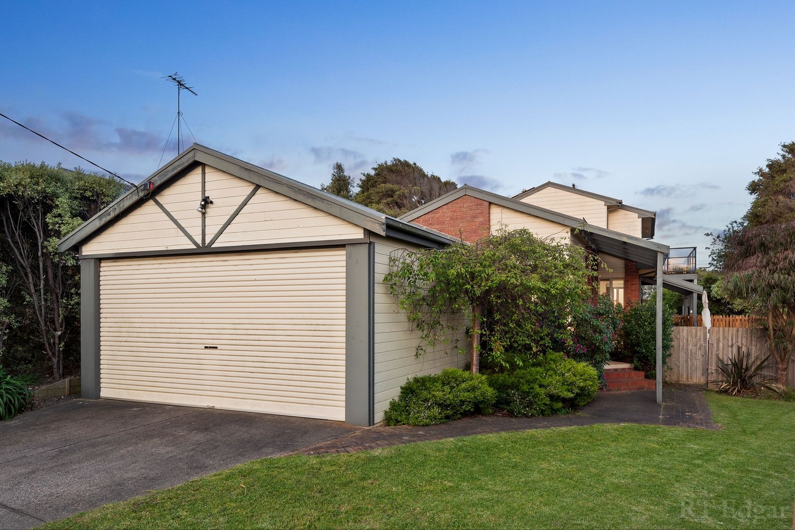5 bedrooms House in 9 Coorong Court OCEAN GROVE VIC, 3226