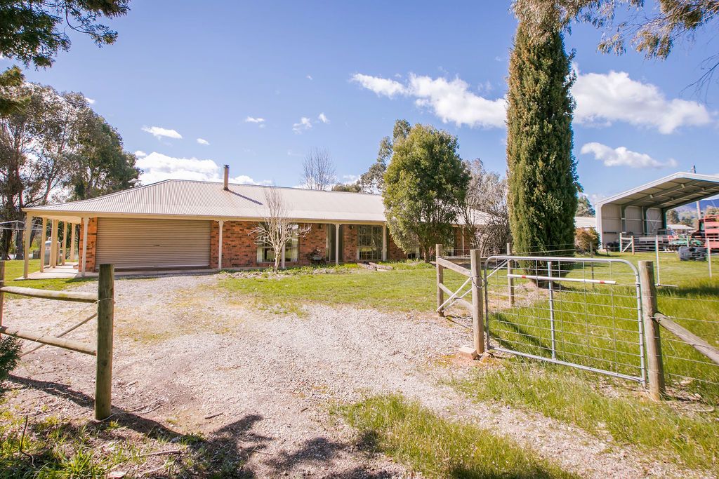 8 Hynes Lane, Osbornes Flat VIC 3691 House for Sale 679,000