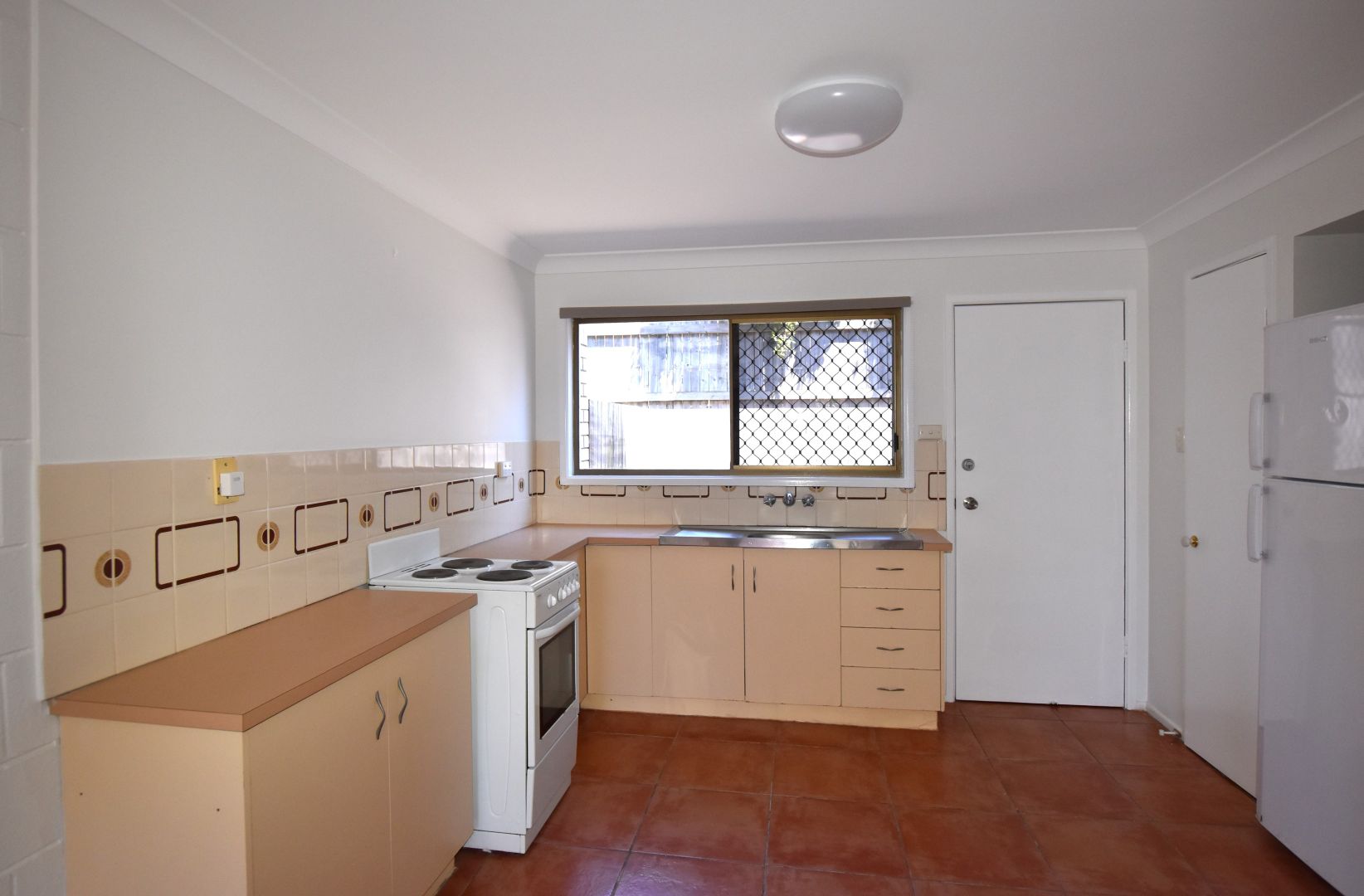 2/17 Roberts Street, South Gladstone QLD 4680, Image 2