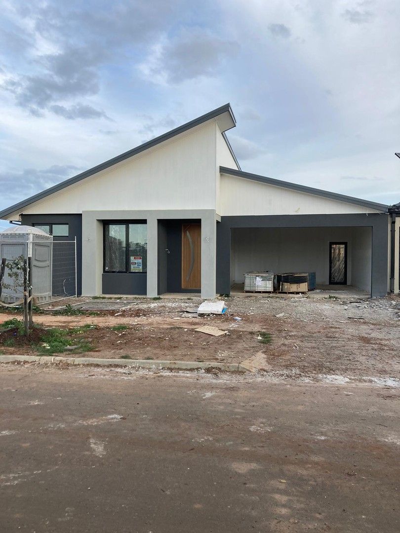 4 bedrooms House in 12 Retreat Way WEIR VIEWS VIC, 3338