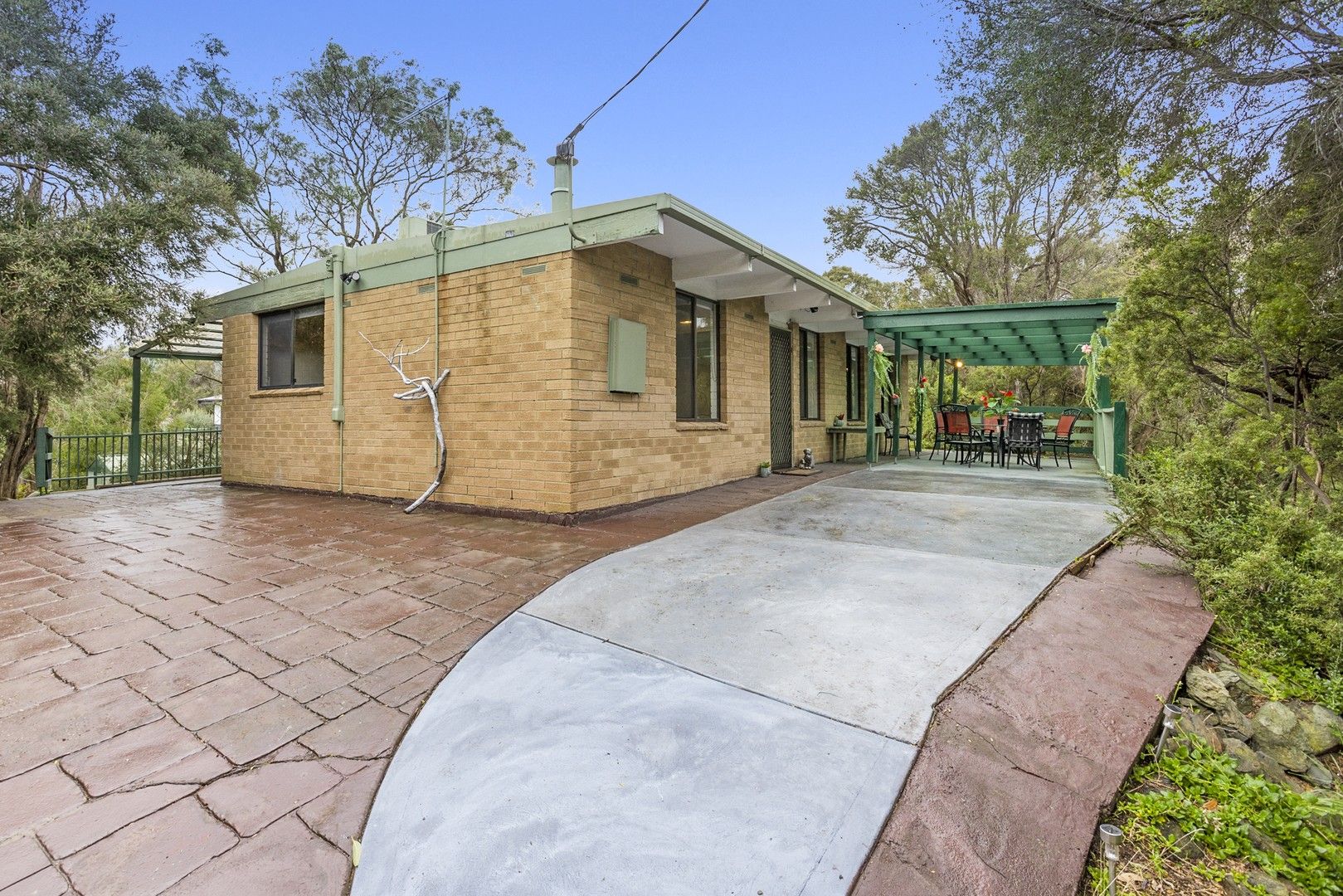 2 bedrooms House in 28 Kareela Drive TOOTGAROOK VIC, 3941