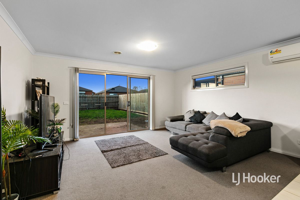 62 Toolern Waters Drive, Weir Views VIC 3338, Image 2