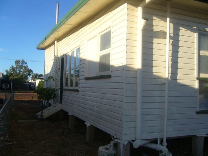 2 bedrooms House in 2/52 Palmer Street DALBY QLD, 4405