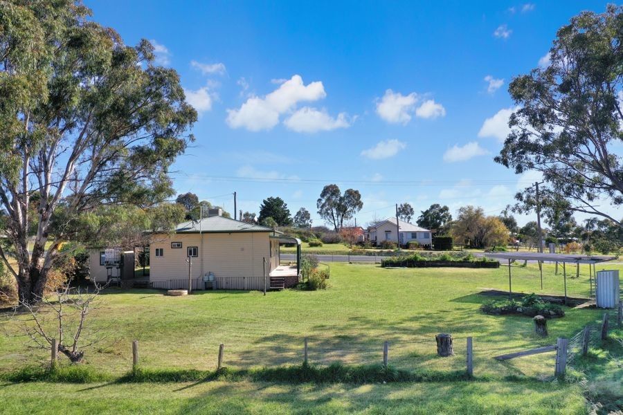 2 Phelhampton Crescent, Jennings NSW 4383, Image 2