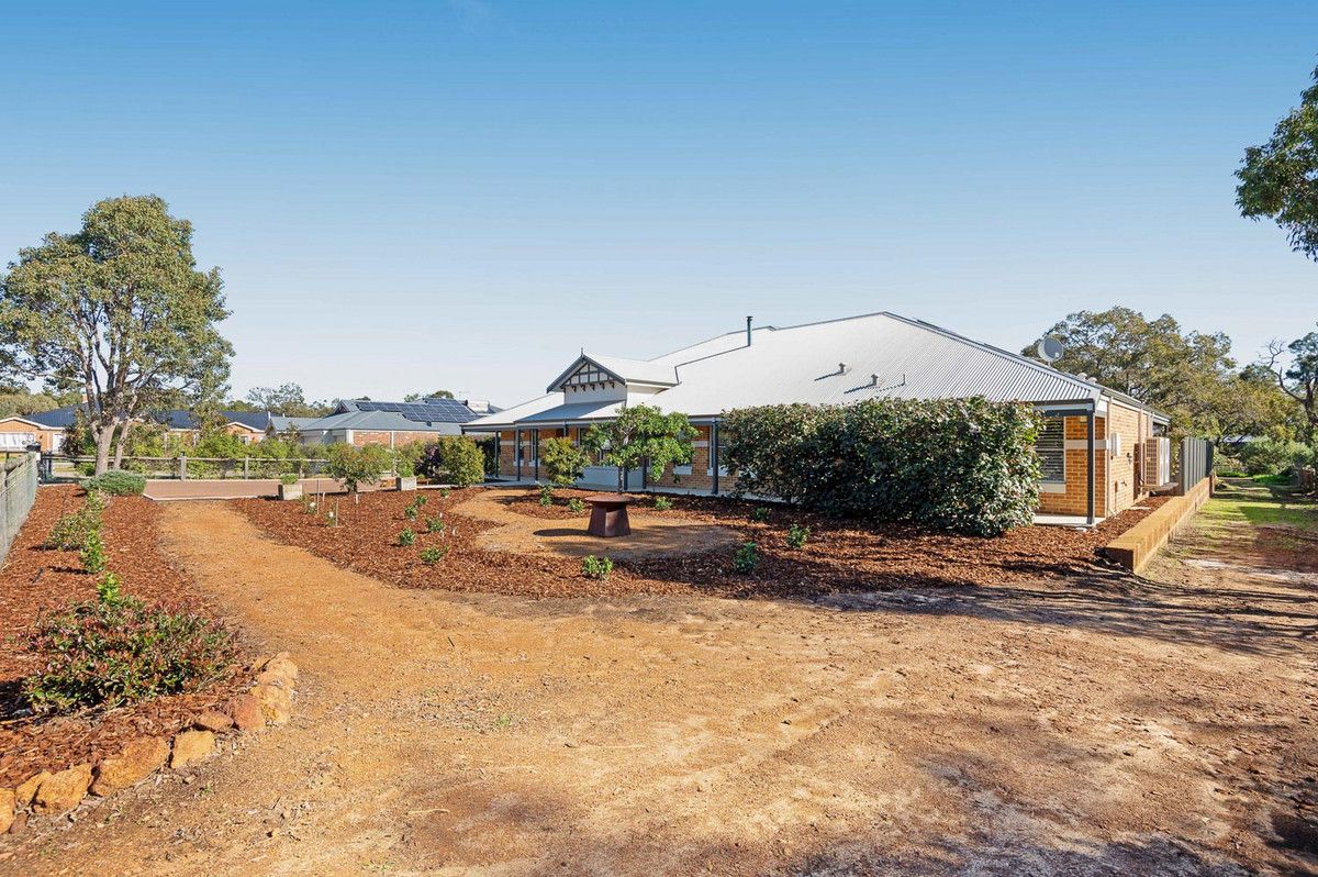 22 Benbecula Circle, Bedfordale WA 6112, Image 2