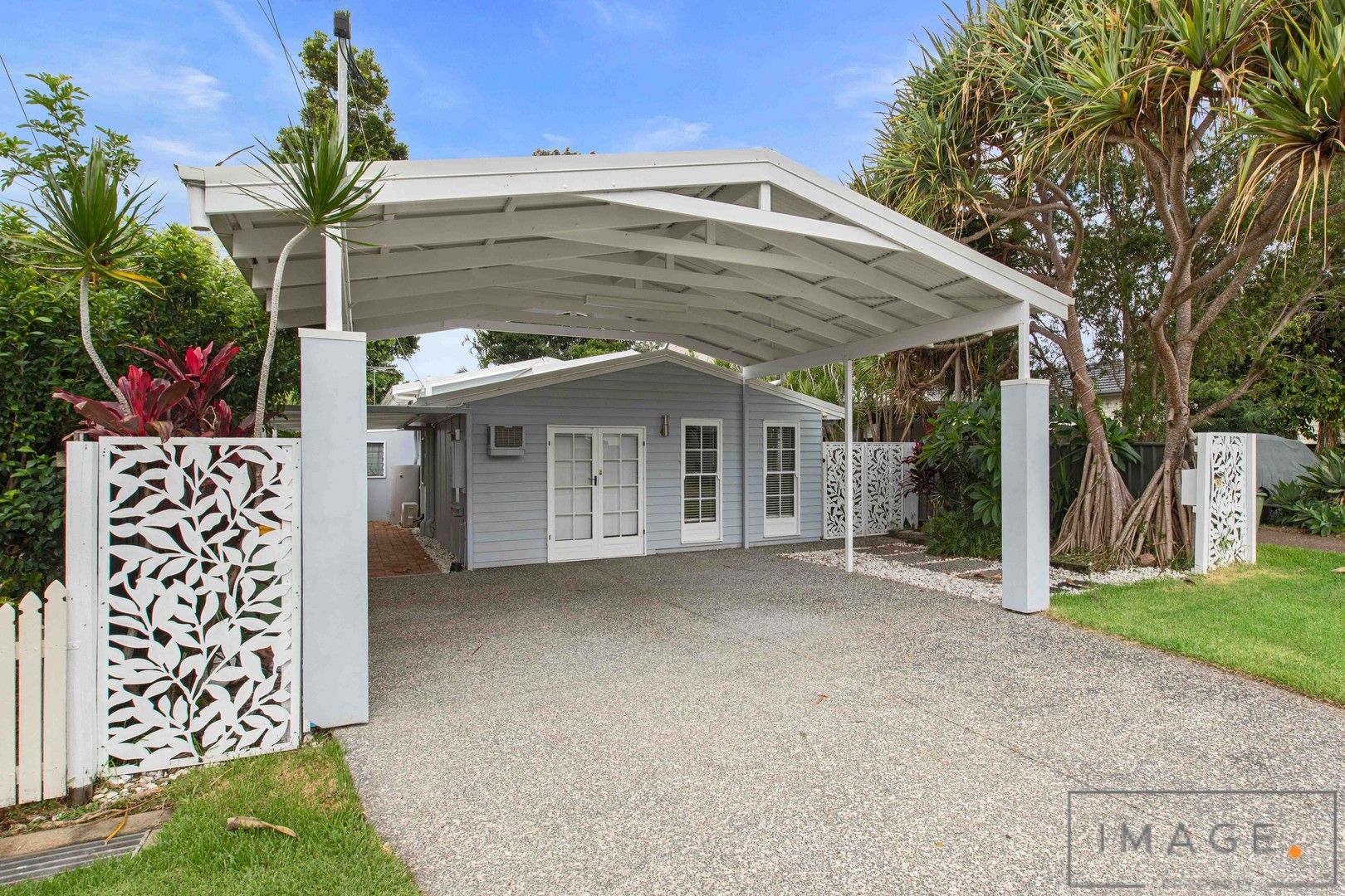 4 bedrooms House in 92 Thomas St BIRKDALE QLD, 4159