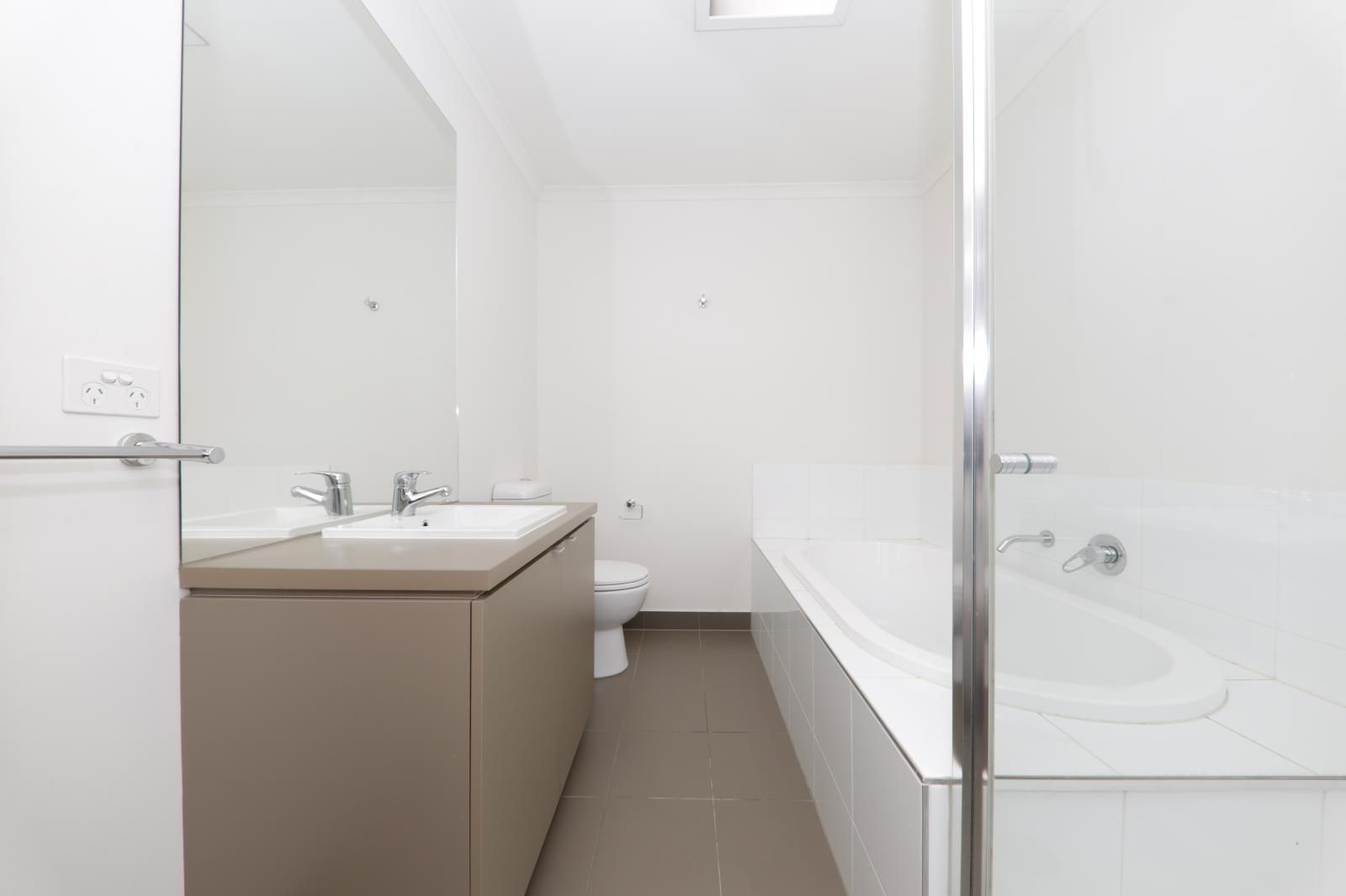 3 bedrooms House in 1 Doull Court MULGRAVE VIC, 3170