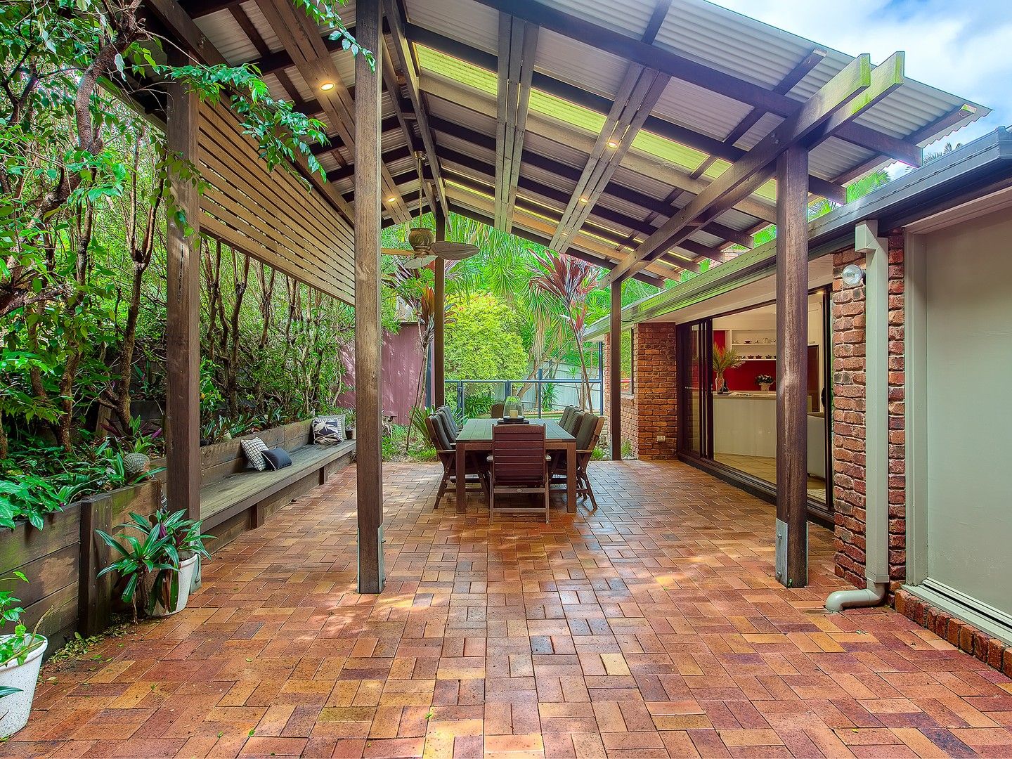 4 bedrooms House in 71 Carinya Street INDOOROOPILLY QLD, 4068
