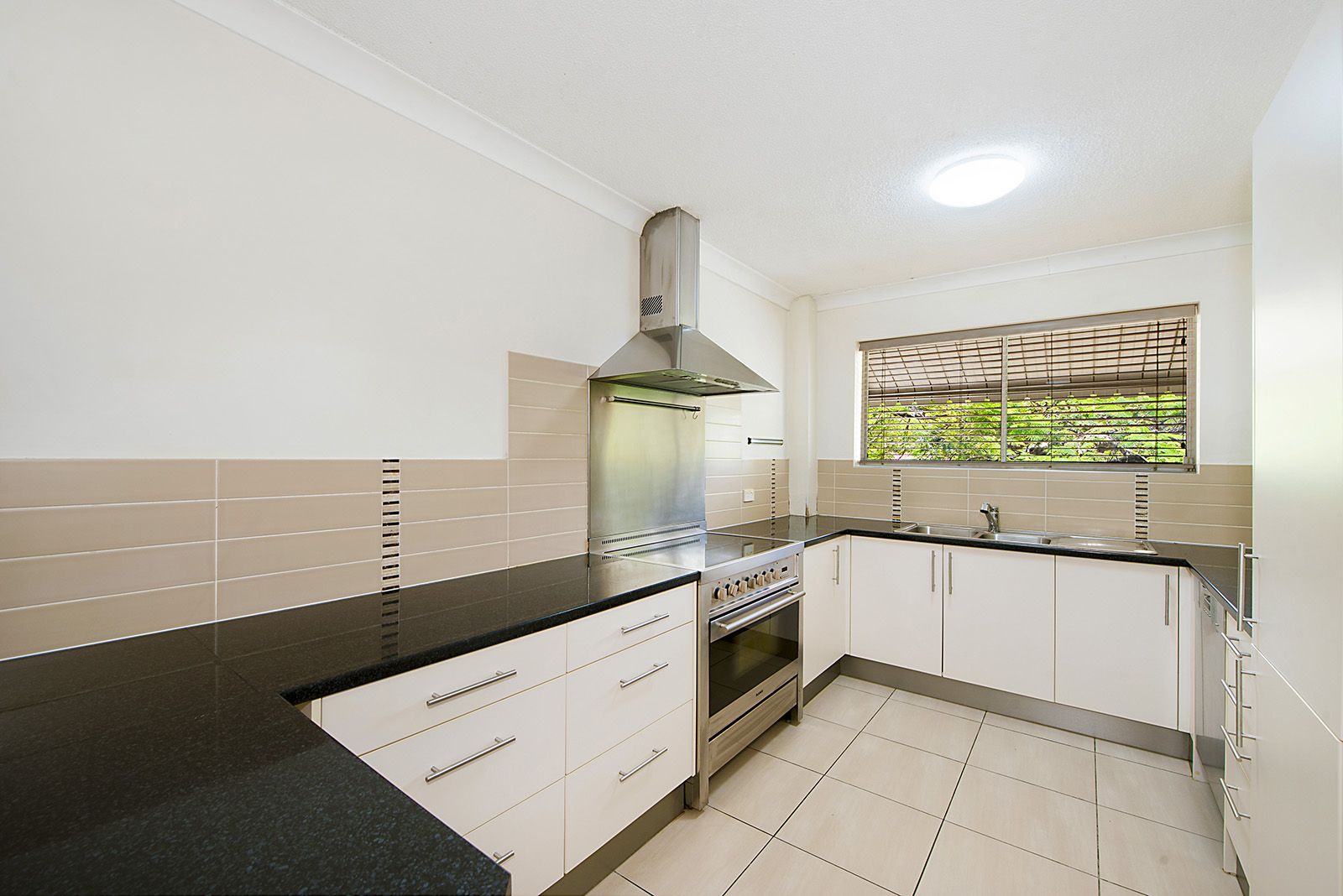 2 bedrooms Apartment / Unit / Flat in 1/52 Alma Road CLAYFIELD QLD, 4011